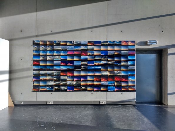 INSTALLATIONSHOT_SUNS_GRID